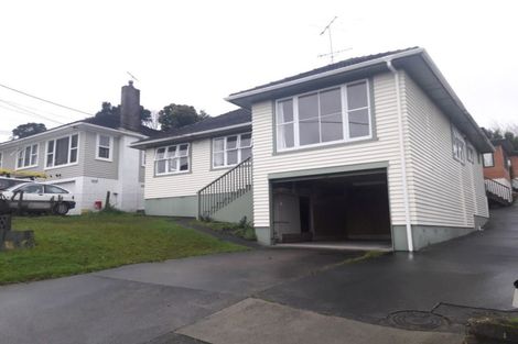 Photo of property in 1/6 Woodall Place, Totara Vale, Auckland, 0627