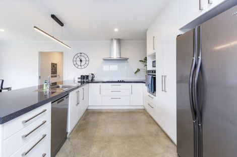 Photo of property in 14 Passchendaele Grove, Trentham, Upper Hutt, 5018