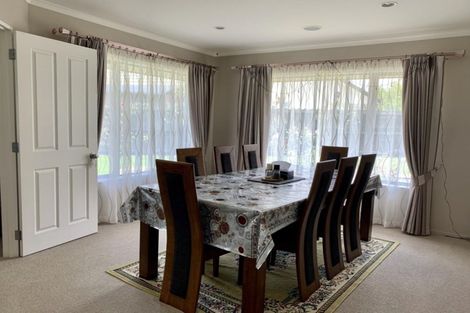 Photo of property in 225 Hill Road, The Gardens, Auckland, 2105