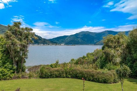 Photo of property in 135 Queen Charlotte Drive, Havelock, Picton, 7281