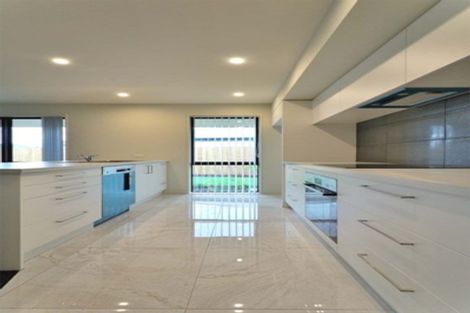 Photo of property in 2 Keeper Close, Woodend, 7610