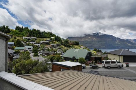 Photo of property in 5a Wye Place, Fernhill, Queenstown, 9300