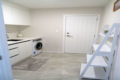 Photo of property in 25a Pupuke Road, Birkenhead, Auckland, 0627