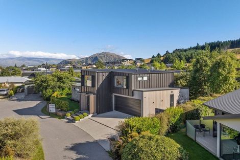 Photo of property in 4 Takahe Lane, Wanaka, 9305