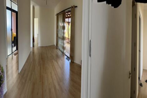 Photo of property in 12 Te Awa Place, Red Beach, 0932