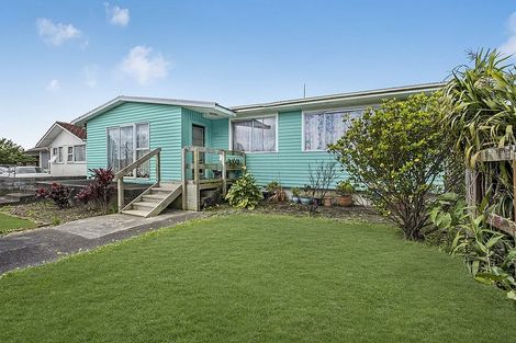 Photo of property in 74 Bader Drive, Mangere, Auckland, 2022