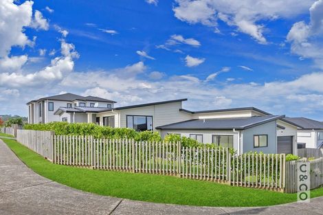 Photo of property in 5 Byron Drury Way, Riverhead, 0820