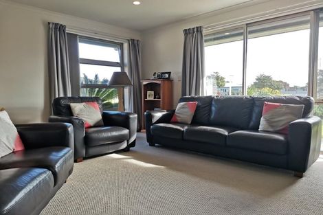 Photo of property in 5 Kowi Lakes Drive, One Tree Point, 0118