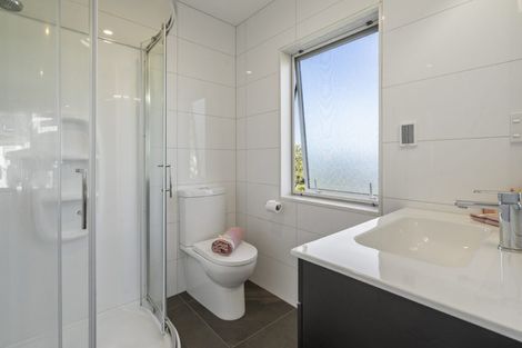 Photo of property in 5 Bintulu Place, Fairview Heights, Auckland, 0632