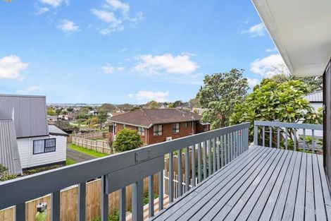 Photo of property in 2/30 Redoubt Road, Goodwood Heights, Auckland, 2105