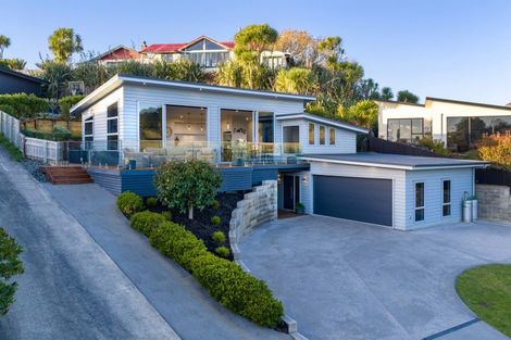 Photo of property in 24 Robertson Street, Raglan, 3225