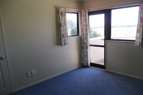 Photo of property in 35 Ruapehu Drive, Fitzherbert, Palmerston North, 4410