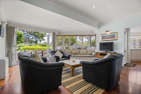 Photo of property in 31 Seaview Avenue, Northcote, Auckland, 0627