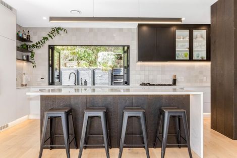 Photo of property in 302 Paremata Road, Whitby, Porirua, 5381