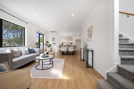 Photo of property in 16 Gosford Drive, Botany Downs, Auckland, 2010