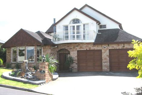 Photo of property in 16 Highgrove Lane, Totara Vale, Auckland, 0632