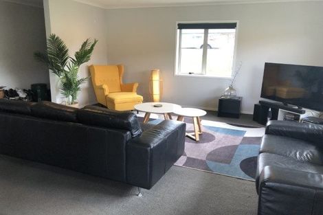 Photo of property in 86 Sunstone Crescent, Timberlea, Upper Hutt, 5018