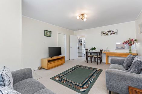 Photo of property in 2/62 Vera Road, Te Atatu South, Auckland, 0610