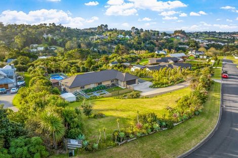 Photo of property in 54 Roberts Road, Matakatia, Whangaparaoa, 0930