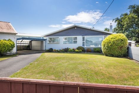 Photo of property in 17 Tararua Terrace, Cloverlea, Palmerston North, 4412