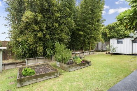 Photo of property in 17 Kapuka Road, Mangere Bridge, Auckland, 2022