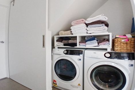 Photo of property in 2/23 Park Road, Glenfield, Auckland, 0629