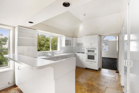 Photo of property in 100 Hill Street, Thorndon, Wellington, 6011