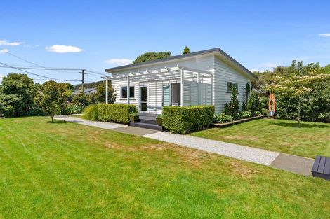 Photo of property in 26 Rauparaha Street, Waikanae Beach, Waikanae, 5036
