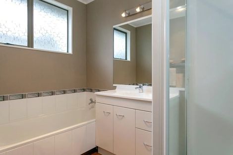 Photo of property in 19 Epping Place, Richmond Heights, Taupo, 3330