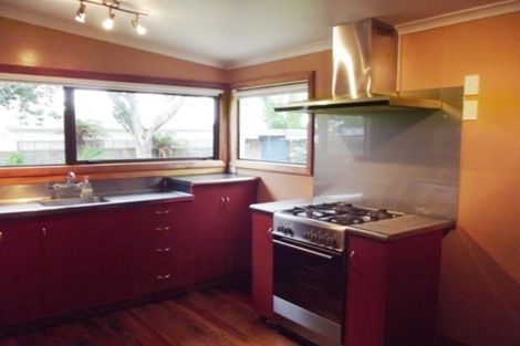 Photo of property in 19 Donnelly Street, Oakura, 4314