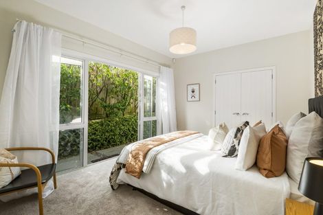 Photo of property in 1/11 Pullum Street, Birkenhead, Auckland, 0626