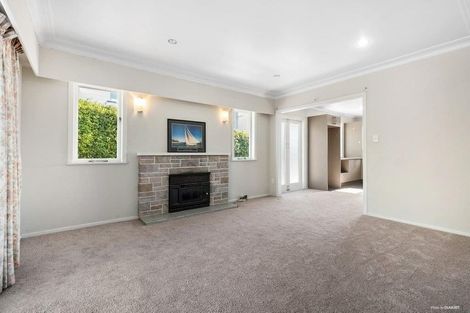 Photo of property in 219 Wairau Road, Totara Vale, Auckland, 0627