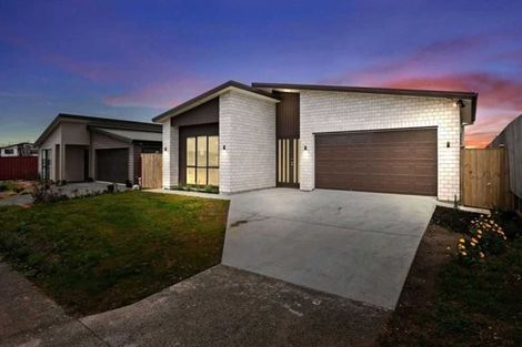 Photo of property in 3 Poutawa Lane, Clarks Beach, 2122