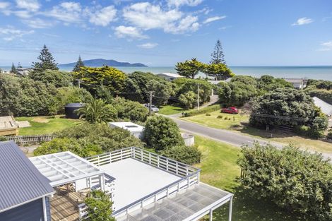 Photo of property in 42 Rodney Avenue, Te Horo Beach, Otaki, 5581