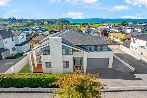 Photo of property in 33 Te Oneroa Way, Long Bay, Auckland, 0630