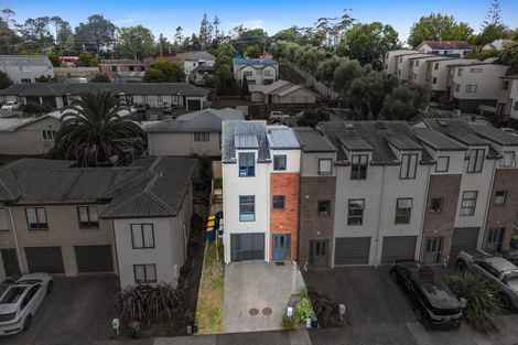 Photo of property in 7 Barnea Circle, Glen Eden, Auckland, 0602