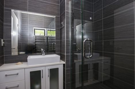 Photo of property in 14 Midhurst Avenue, Henderson, Auckland, 0612