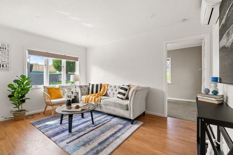 Photo of property in 1/66 Clevedon Road, Papakura, 2110