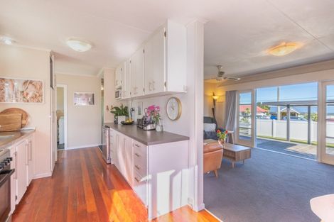 Photo of property in 73 Middle Road, Havelock North, 4130