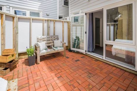 Photo of property in Pirie Street Townhouses, 27/35 Pirie Street, Mount Victoria, Wellington, 6011