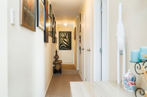 Photo of property in 21 Aspen Way, Kelvin Grove, Palmerston North, 4414