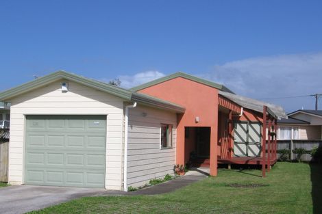 Photo of property in 2 Crockett Lane, Henderson, Auckland, 0610