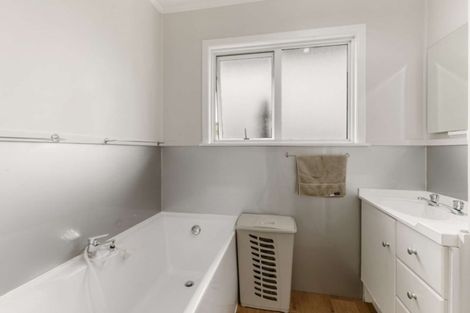 Photo of property in 16 Springfield Crescent, Enderley, Hamilton, 3214