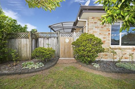 Photo of property in 15 Hillwell Drive, Henderson, Auckland, 0612