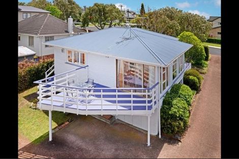 Photo of property in 2/12 Holland Road, Hillcrest, Auckland, 0627