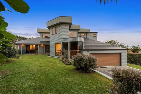 Photo of property in 187 West Harbour Drive, West Harbour, Auckland, 0618