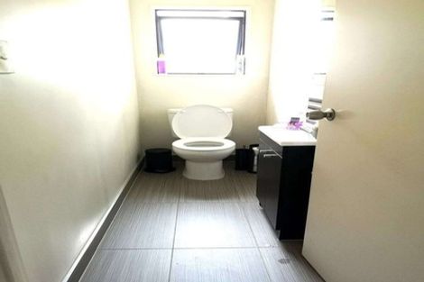 Photo of property in 93 Totaravale Drive, Totara Vale, Auckland, 0629