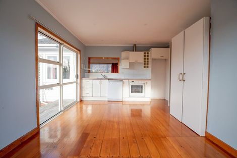 Photo of property in 9 Bishop Street, Green Bay, Auckland, 0604