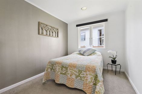 Photo of property in 4 Greville Road, Pinehill, Auckland, 0632