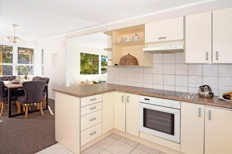 Photo of property in 43 Richards Avenue, Forrest Hill, Auckland, 0620